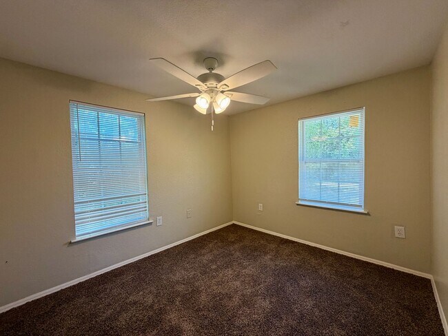 Building Photo - 203 W Nolan St
