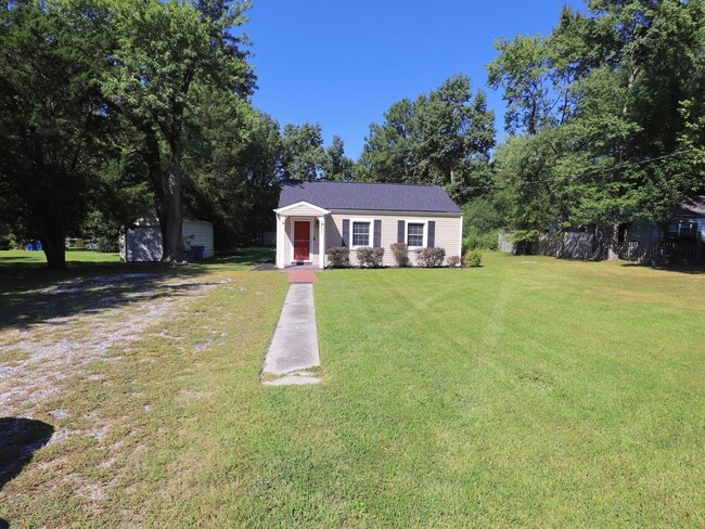 Building Photo - Cozy 2-Bedroom Home on Half an Acre in Nor...