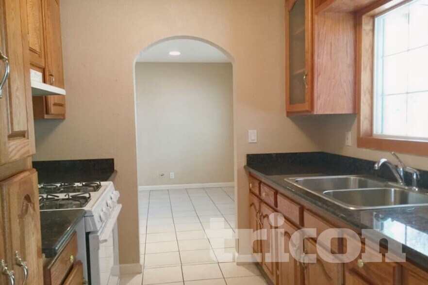 Building Photo - 1036 Nightingale Ct