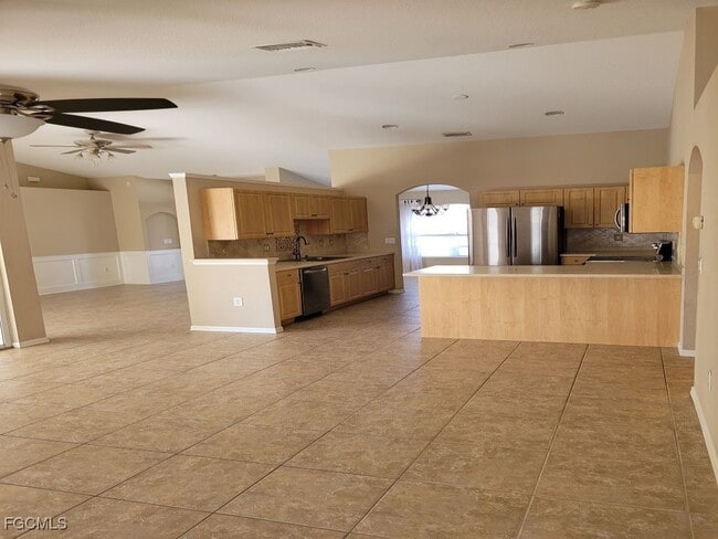 Building Photo - 4145 SW 9th Ave