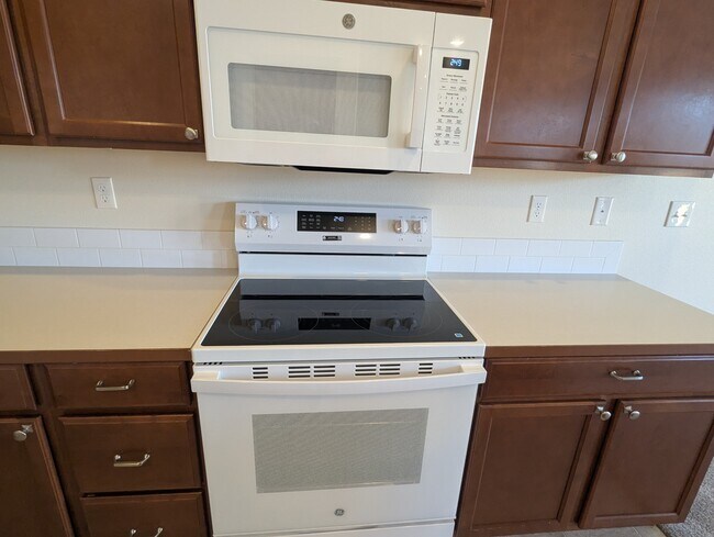 Building Photo - 3667 SW Pumice Stone Ave