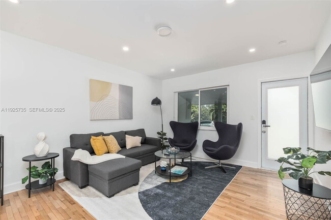 Building Photo - 260 NE 46th St