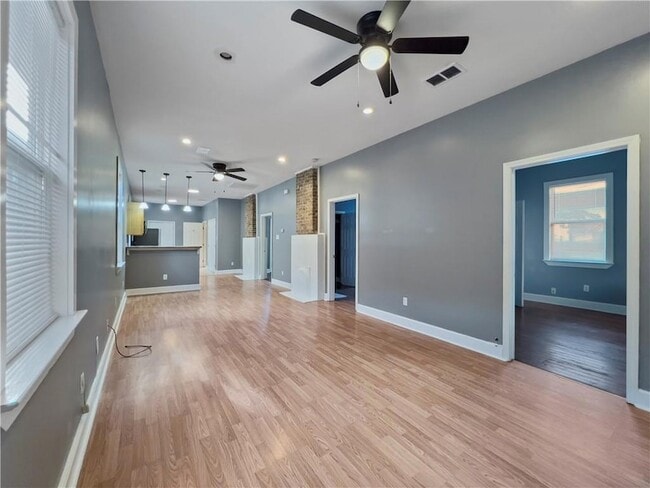 Building Photo - 1824 Allen St