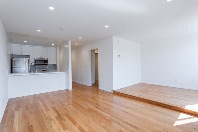 Building Photo - West Knoll Plaza Apartments