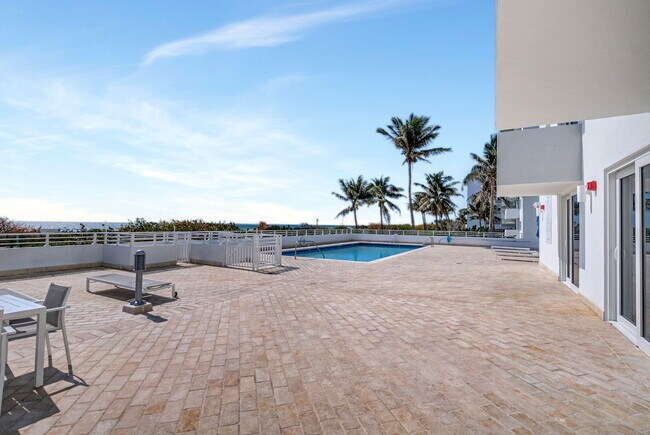 Building Photo - 345 Ocean Dr