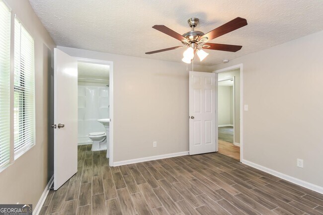 Building Photo - 3085 Flowers Dr