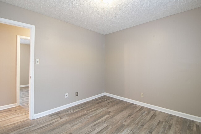 Building Photo - 131 Lillian Dr