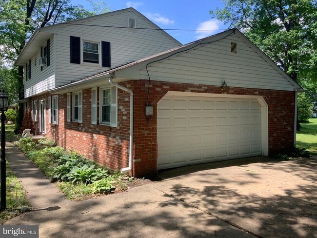 Primary Photo - 24 Maple Ave