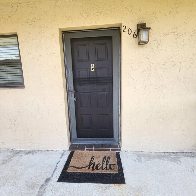 Building Photo - 21902 Lake Forest Cir
