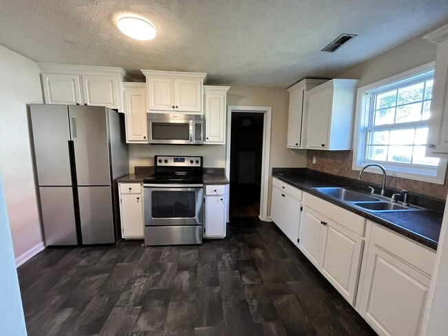 Building Photo - 410 SW Atlantic St