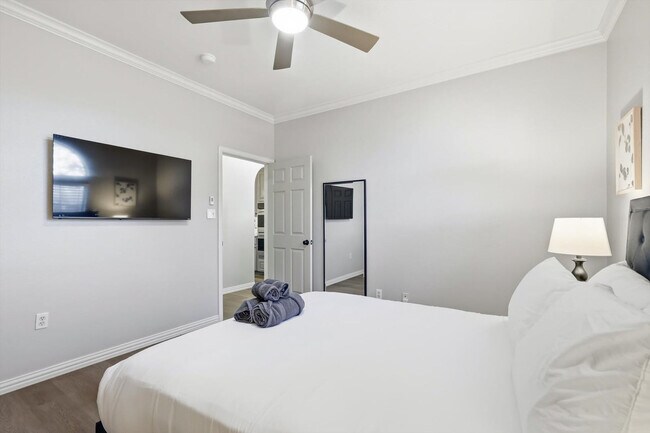 Building Photo - 2008 Vista Dr