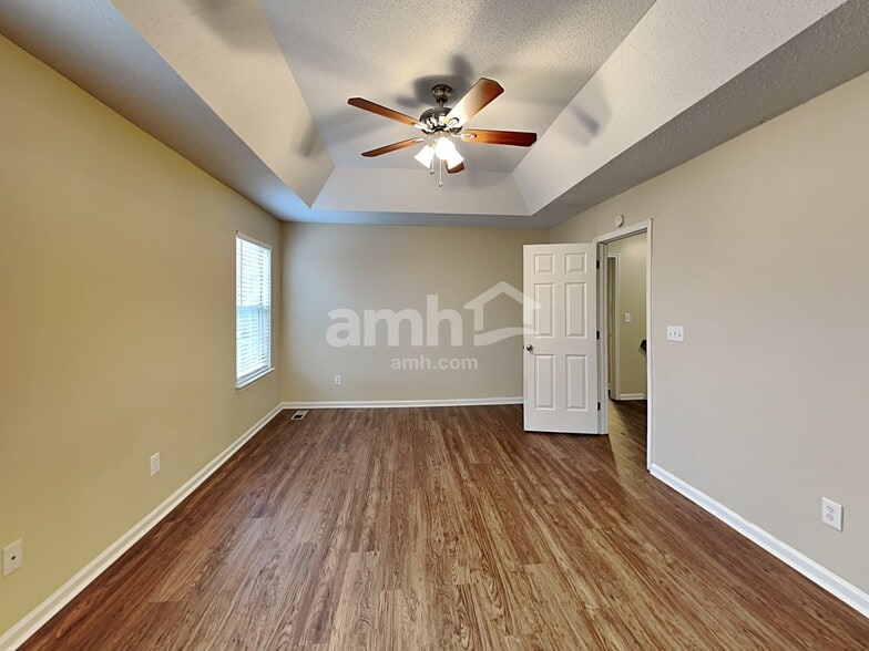 Building Photo - 4010 Logan Cir