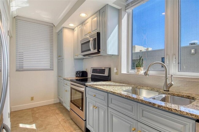 Building Photo - 1065 Gulf of Mexico Dr