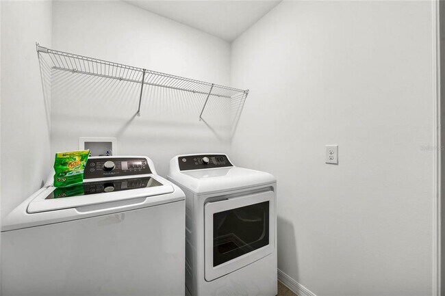 Building Photo - 641 Longboat Dr