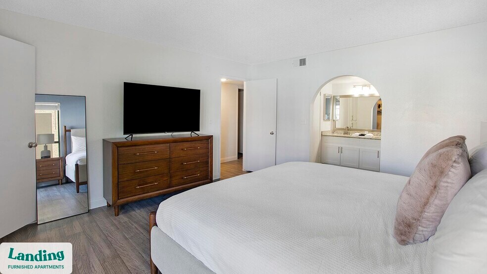 Building Photo - 5272 Tamarus St