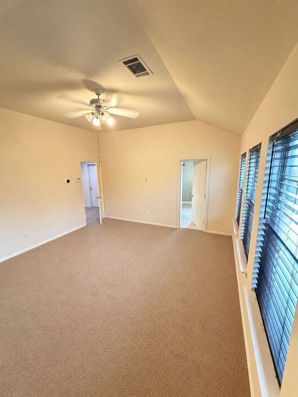 Building Photo - 5000 Crossvine Ln