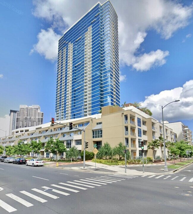 Building Photo - 555 South St