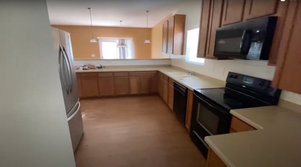 Building Photo - Room in Single Family Home on Genlee Dr