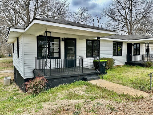 Primary Photo - Cedartown Rental