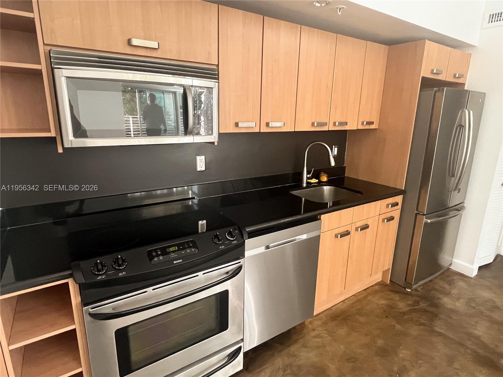 Building Photo - 7744 Collins Ave