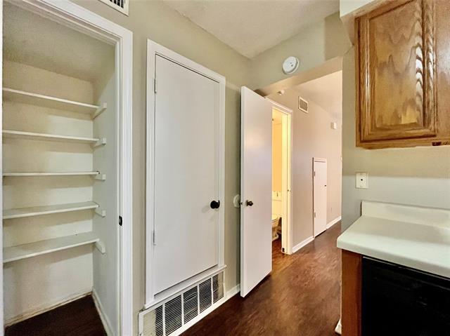 Building Photo - 3047 Olympia Dr