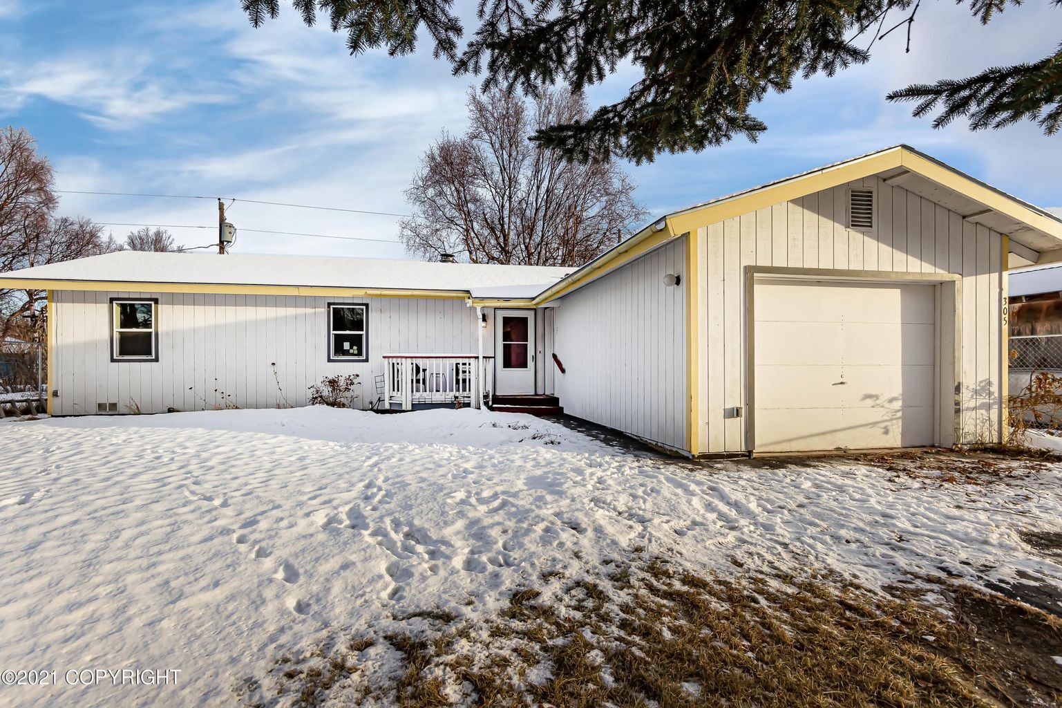 Building Photo - 305 N Bonanza St