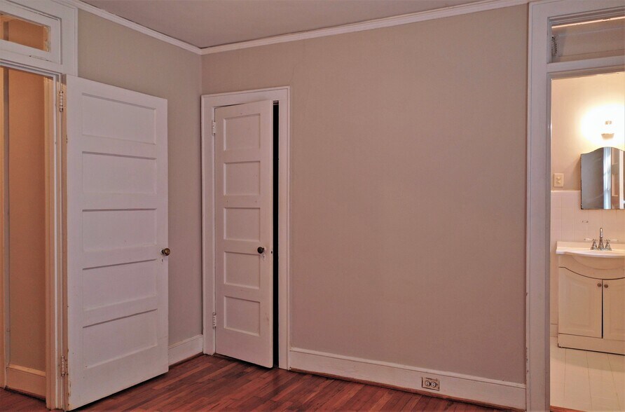 Building Photo - 120 S Harden St