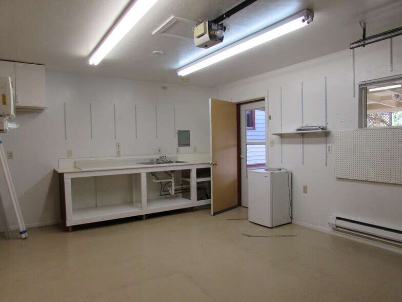 Building Photo - 2116 Bookcliff Ave