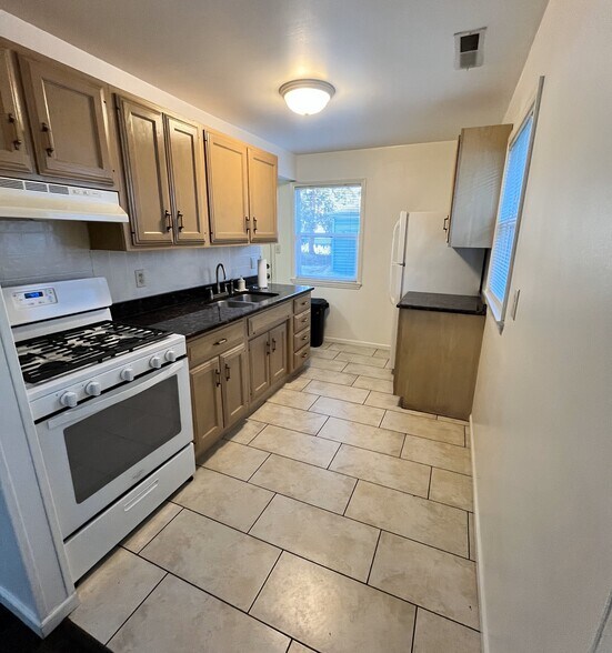 Kitchen S - 920 Spruce Street