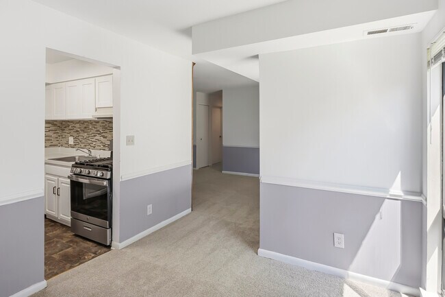 Building Photo - 5923 Tamar Dr