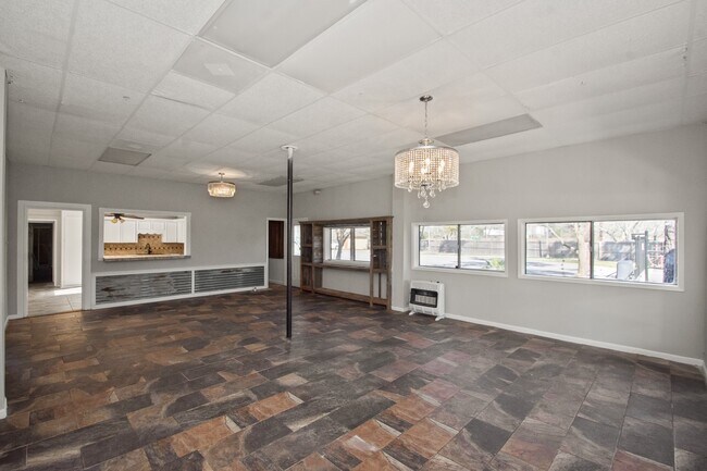 Building Photo - 6830 Hwy 35 Bypass