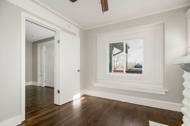 Building Photo - Spacious 5-Bedroom Home with 2 Full Bathro...