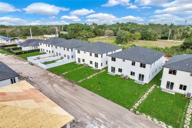 Building Photo - 22555 SW 125th Ave