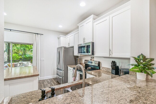 Building Photo - 109 W Hollywood St