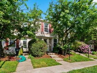 Building Photo - 1636 Fieldthorn Dr