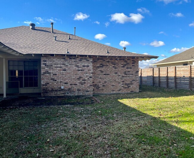 Building Photo - Great location! — Bluebonnet, Jefferson, and I-10 Area.