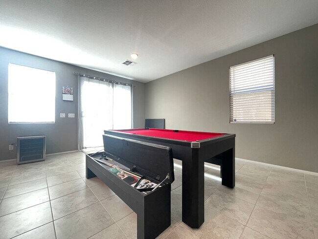 Building Photo - (Fully Furnished) 4 Bedroom + Loft,  3 Ful...