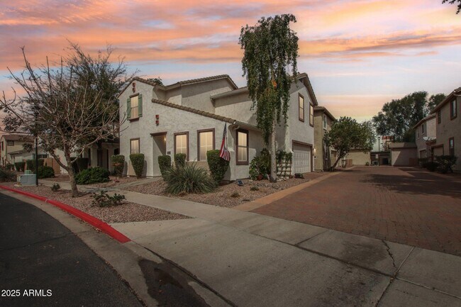 Building Photo - 10220 E Isleta Ave