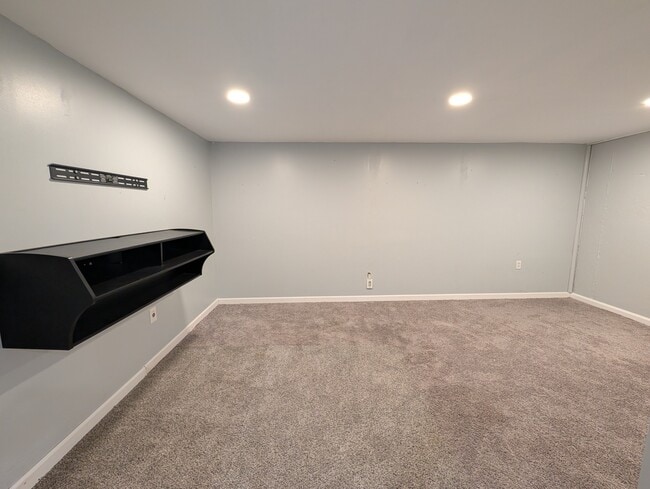 Building Photo - 3670 Tremont Dr