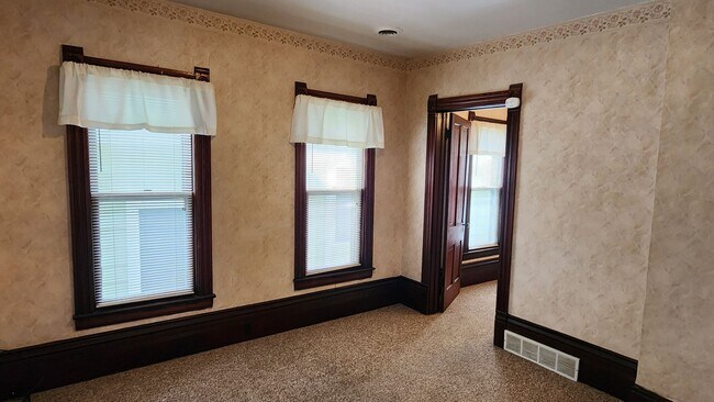 Building Photo - 125-125 1/2 N 2nd St