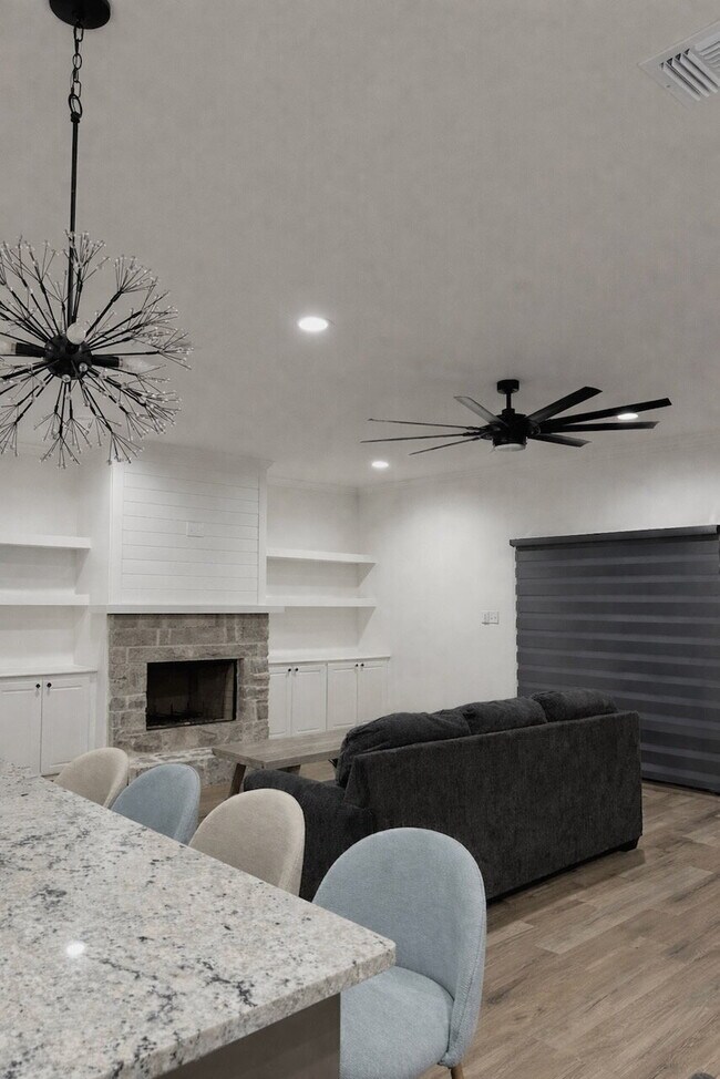 Building Photo - Custom 2023 Parade of Homes Residence