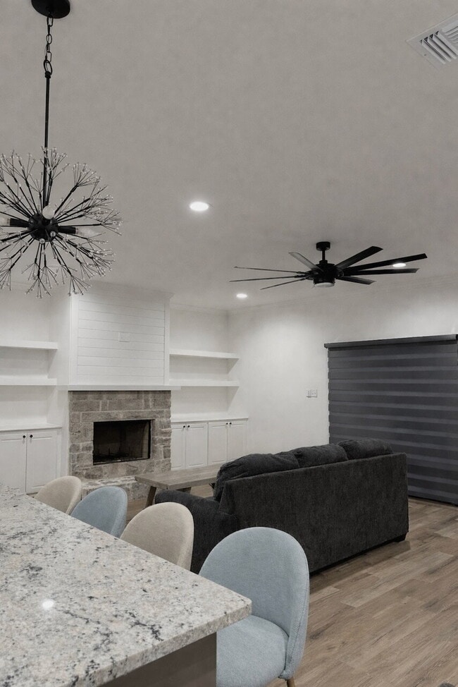 Building Photo - Custom built home in West Lubbock