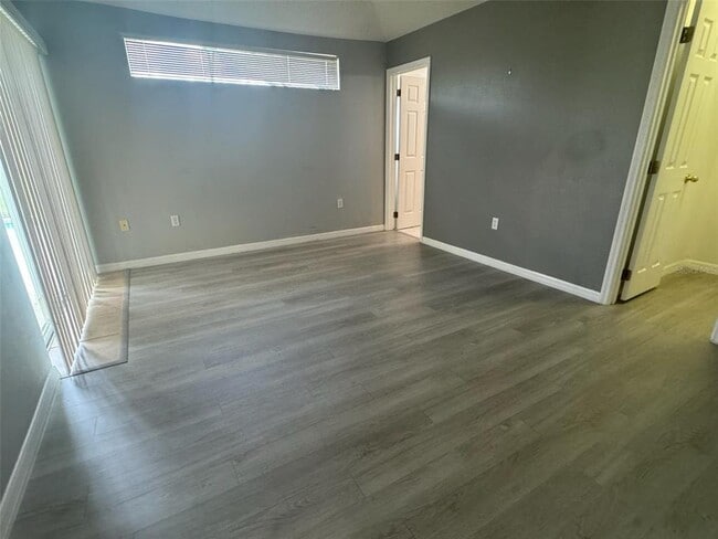 Building Photo - 611 Casterton Cir