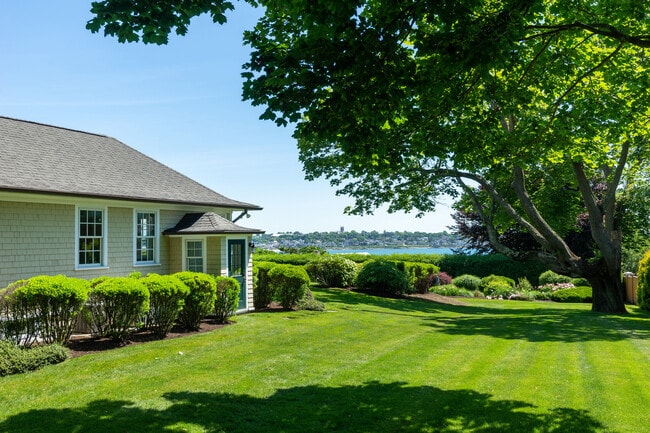 Building Photo - 3 Barclay Sq