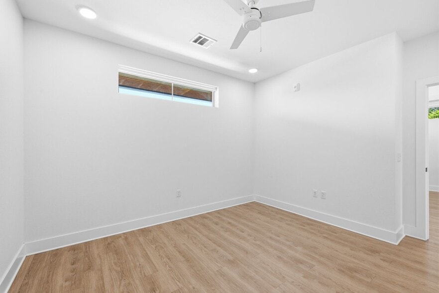 Building Photo - 4704 Sunset Trail