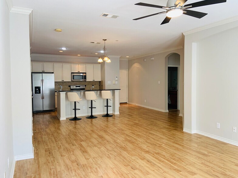 Building Photo - 1020 Texas St