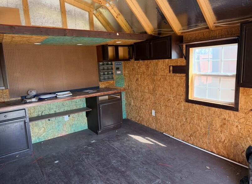 Building Photo - 6301 Glen Knoll Dr