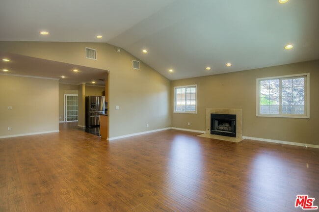 Building Photo - 5415 Fallbrook Ave