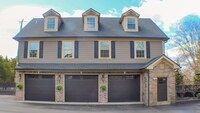 Building Photo - Fully furnished 3 bed/ 2 bath garage apart...