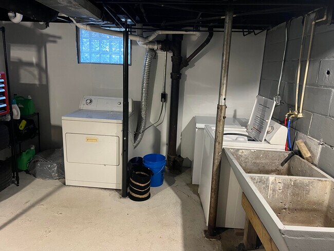 Washer/Dryer - 621 W Exchange St